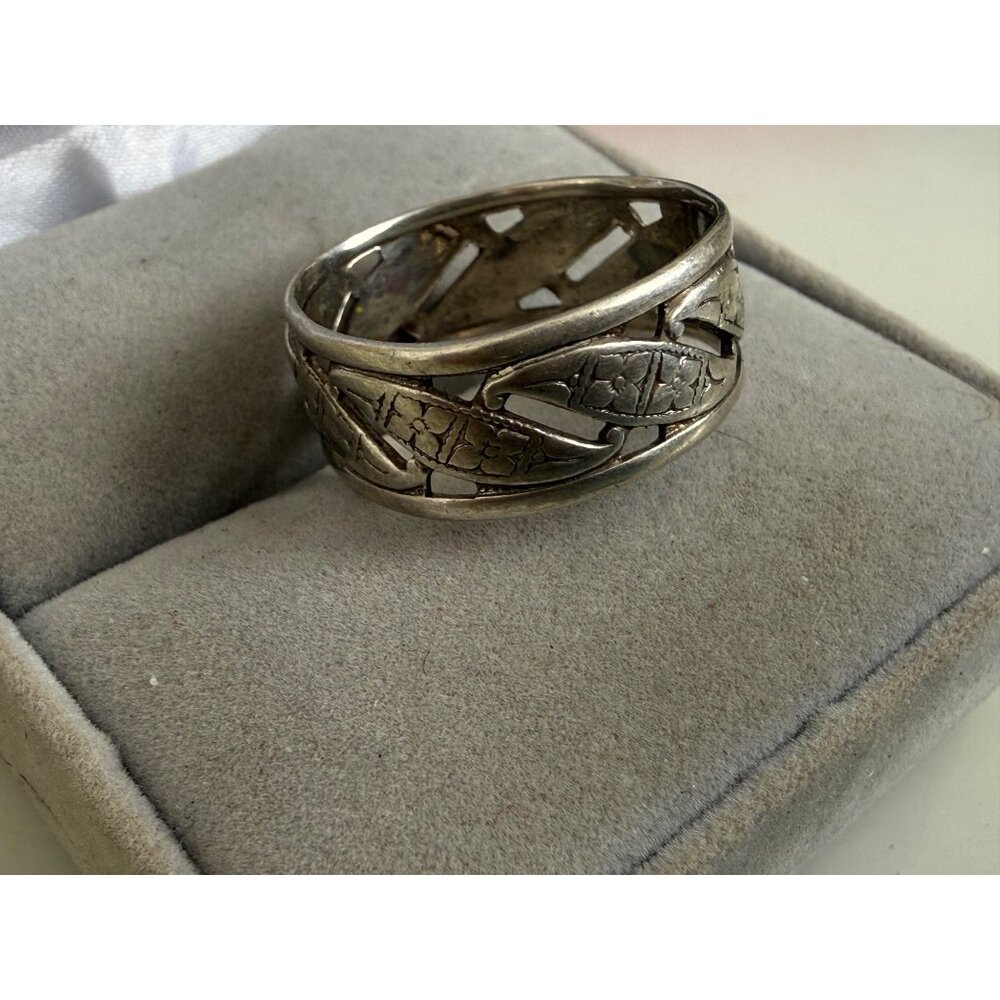 Vintage 50's Uncus Sterling Silver  Cut out Floral Band Ring Size 7.5 - Picture 7 of 10